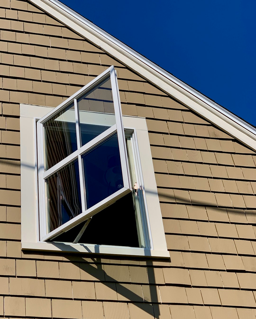 brown-and-white-house-p7qerkcsxzg